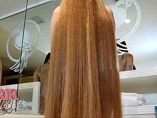 Çıplak busty sarışın uzun tüylü milf Leona ileri şampuan
