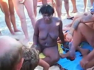 Plage nue - exhibitionnistes Hot Orgy Stage a revive