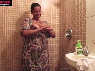 Amador indiano Babes Intercourse Lily Masturbação Adjacent to Shower